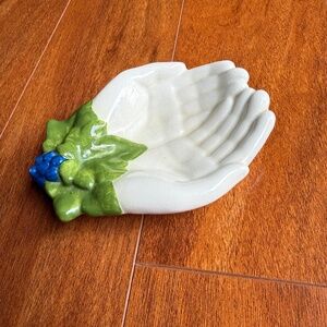 Vintage 1969 White Ceramic Giving Hands Decorative Dish Jewelry Trinket Soap Etc